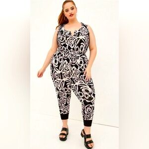 TORRID LoveSick Sleeveless Hooded Jumpsuit in Spray-Paint Black Size 1 EUC